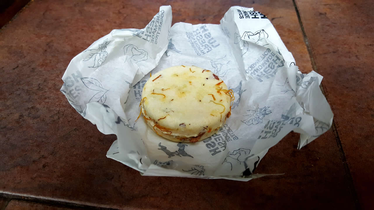 lush shampoo cake wrapper