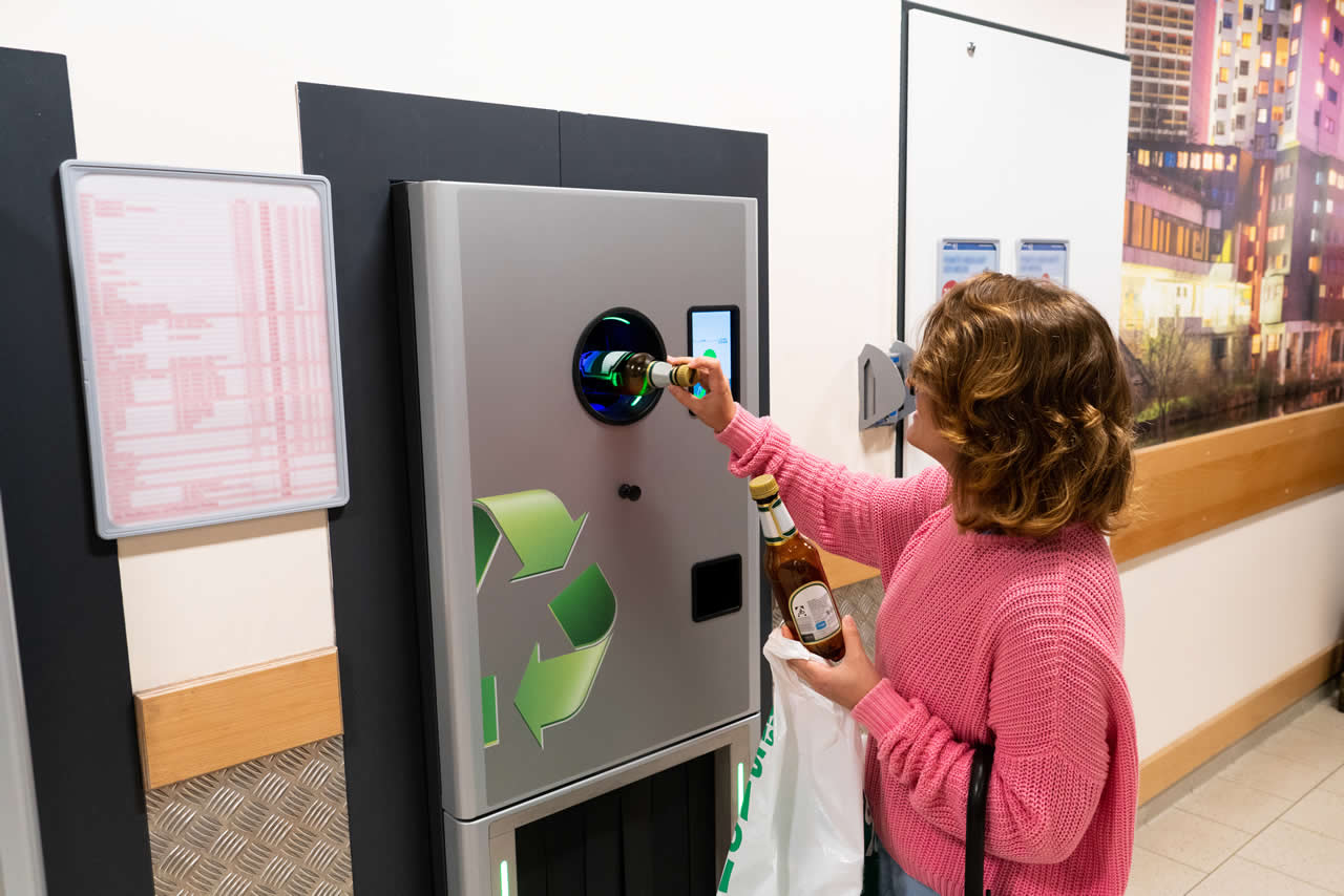 Deposit return scheme vending machine in a supermarket